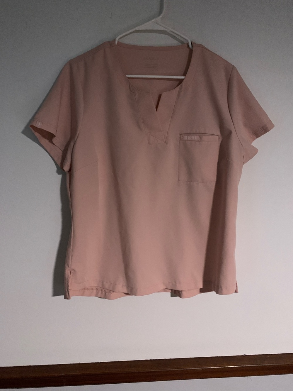 Jaanuu V-Neck Women’s Scrub Top in Light Blush